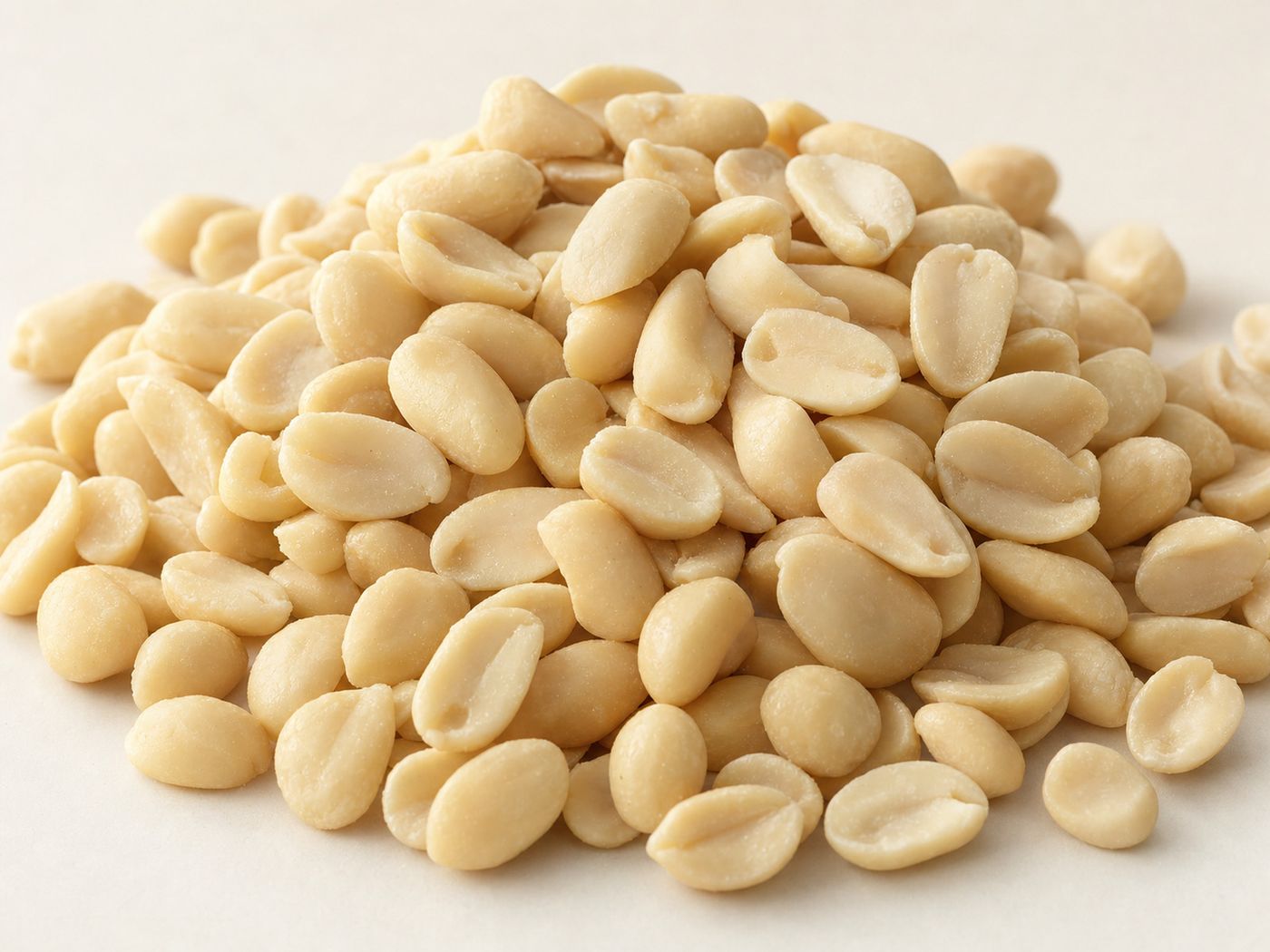 Blanched peanut splits